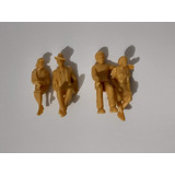 4 Figuras Sentadas H 4 5cm