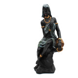Africana Sentada Com Vaso Em Resina 30 Cm