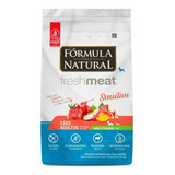 Alimento Fórmula Natural Fresh Meat Sensitive Para Cão Adulto De Raça Mini E Pequena Sabor Cordeiro, Mandioca E Aloe Vera Em Sacola De 7kg