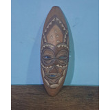 Antiga Máscara Africana Entalhada Na Madeira