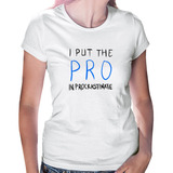 Baby Look I Put The Pro In Procrastinate Camiseta Feminina