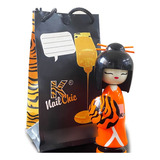 Boneca Japonesa Kokeshi Madeira Detalhes Florais Laranja 