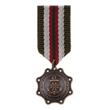 Broche Vintage Unissex Com Medalha Militar