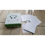 Caixa Do Controle Branco Do Xbox One Com Panfletos. F2
