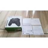 Caixa Do Controle Preto Do Xbox One Com Panfletos. F3