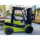 Empilhadeira Clark 3 Toneladas / Diesel
