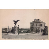 Estátua Em Homenagem A Santos Dumont - 31101403