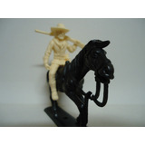 Forte Apache Cowboy No Cavalo 1