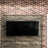 Adesivo Texturizado Para Painel De TV - Madeira Demolição Malaga