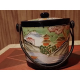 Antiga Bomboniere De Porcelana Com Alça Decorada Em Relevo