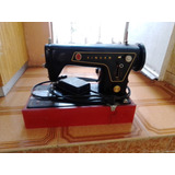 Antiga Máquina De Costura Singer funcionando 