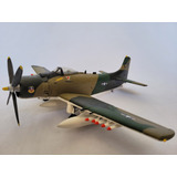 Avião Douglas A 1 J Skyrider 1 40 Revell Montado 35 Z 