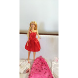 Barbie E Um Lote De Roupinhas