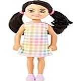 Boneca Barbie Chelsea 14 Cm Cabelo Preto Vestido Xadrez Tênis Lilás HKD91 Mattel