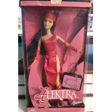 Boneca Barbie Elektra 2005 Marvel Lacrada