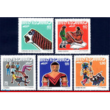C 744 48 1972 Série Folclore Nacional Mint