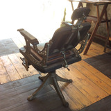 Cadeira De Barbeiro Antiga