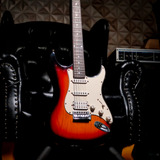Guitarra Stratocaster Eagle Hss Sts 002 Sunburst